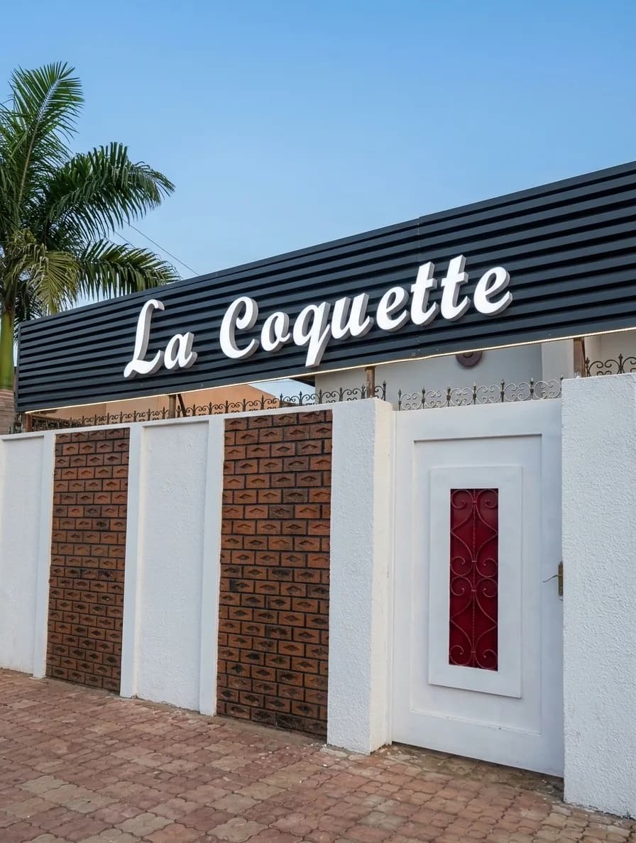 La façade du salon La Coquette du Faso, à Ouagadougou